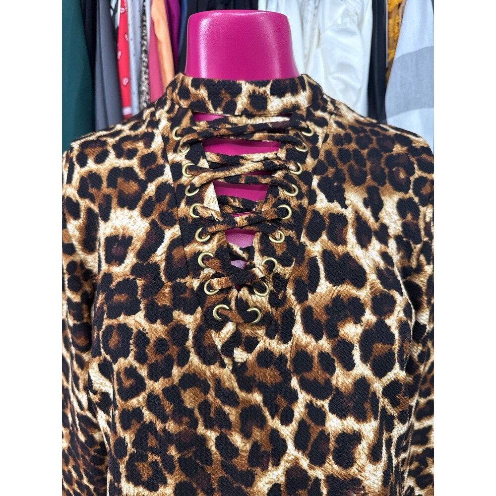 Leopard Print Lace Keyhole Neckline 3/4th Sleeve Knee length fitted Stretch Med